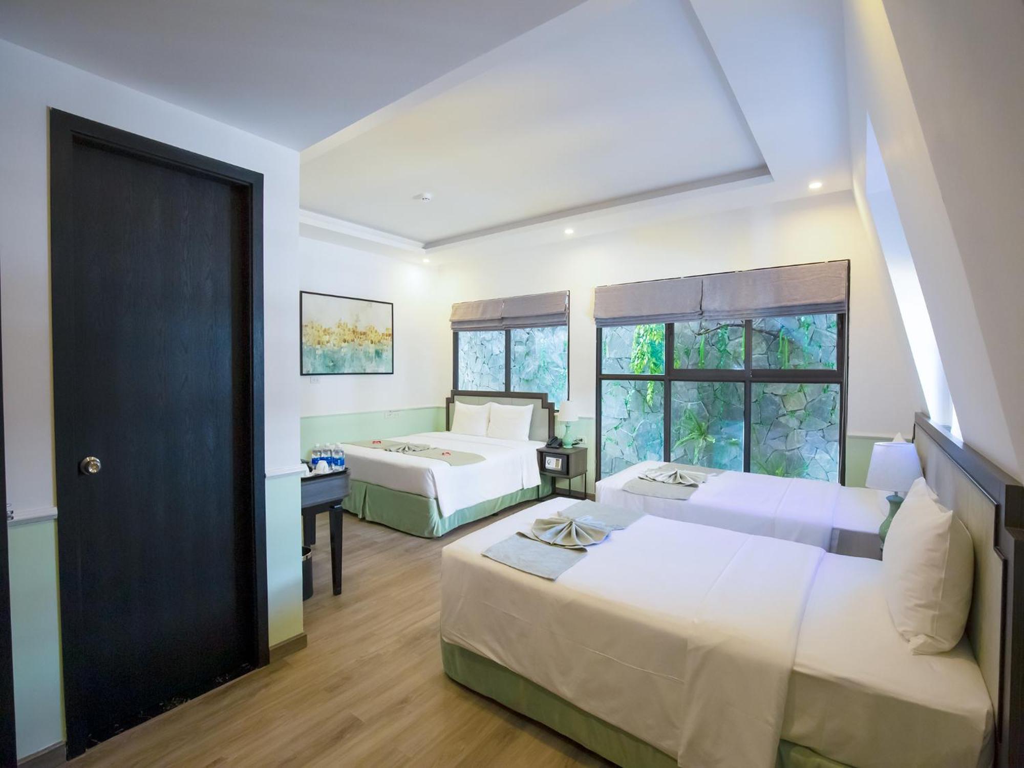 Paralia Khem Khách sạn 4*