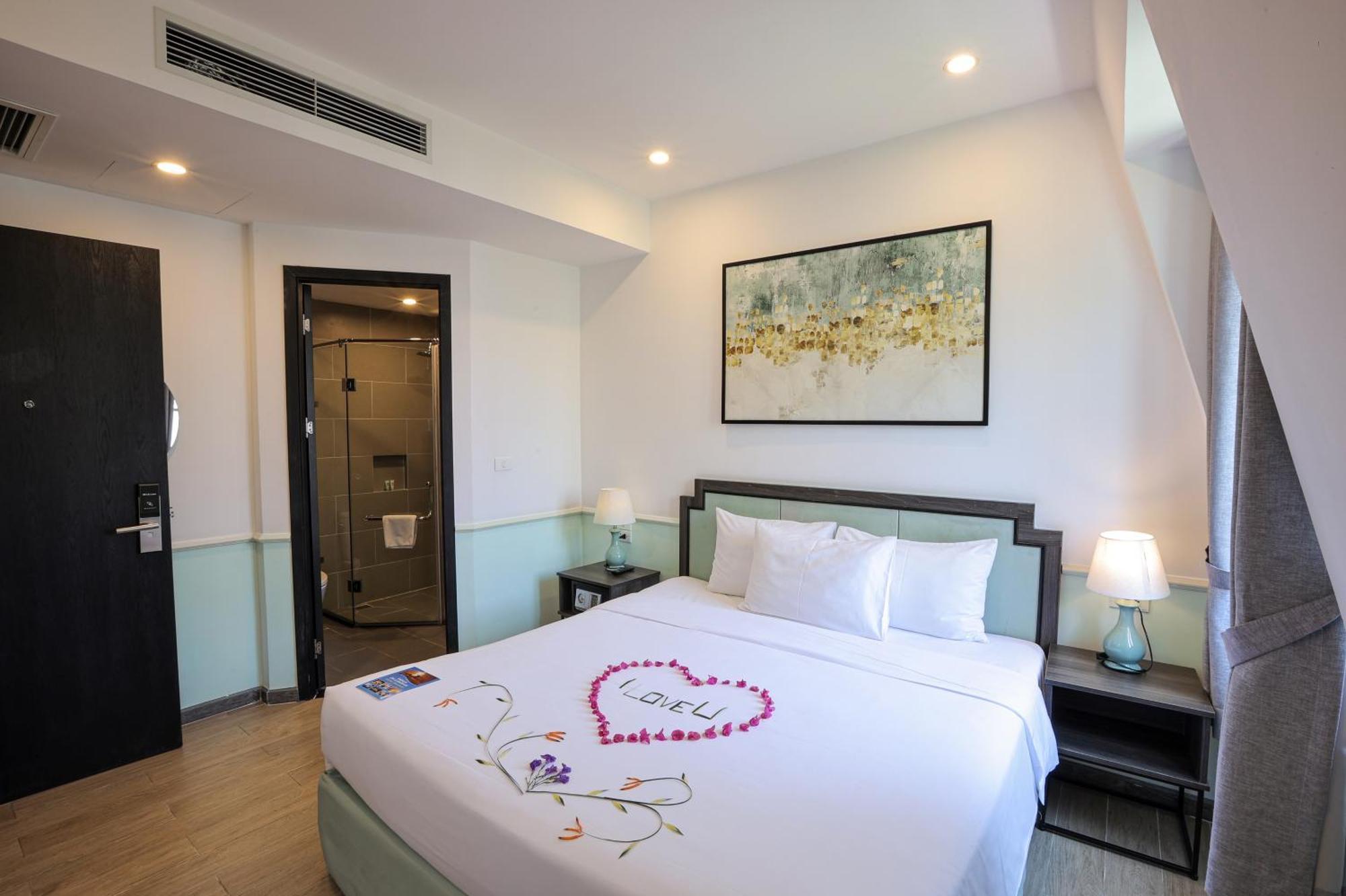 Khách sạn Paralia Khem 4*